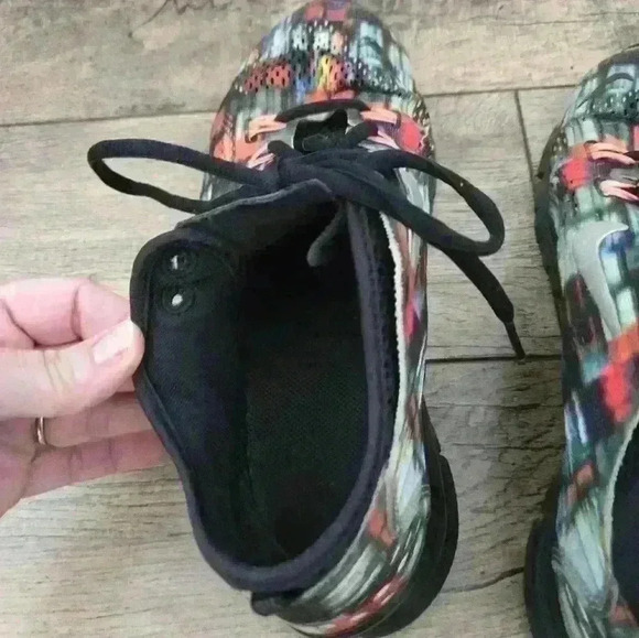 Nike Multicolor Women's Sneakers - Picture 9 of 14